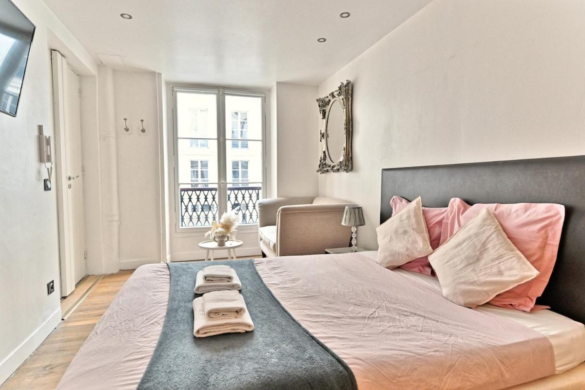 Pleasant Close To Galerie Lafayette - Ii * Paris